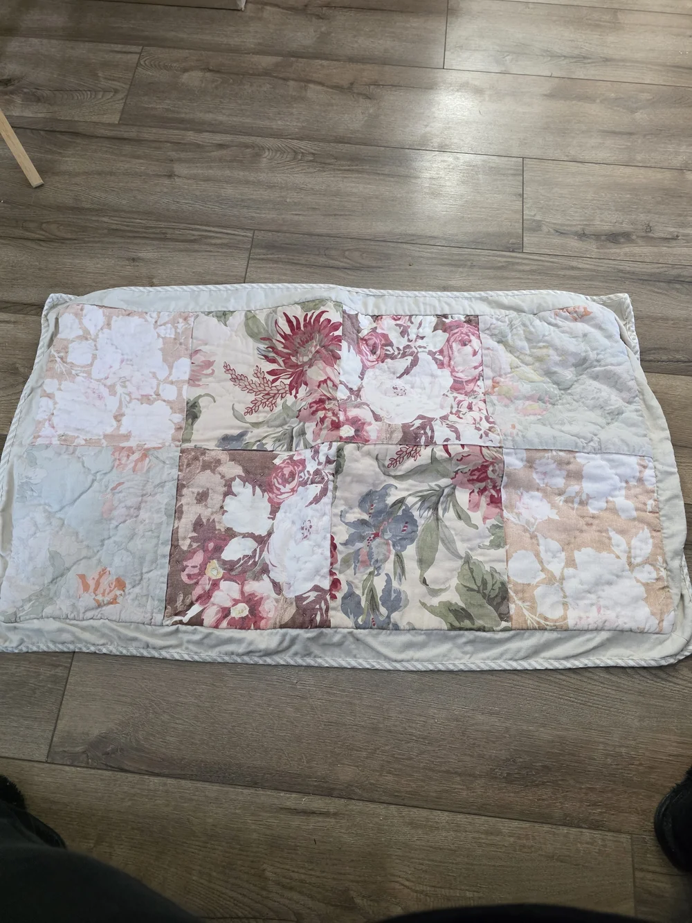 Pottery Barn Carolina Floral Patchwork Quilt King Pillow Shams